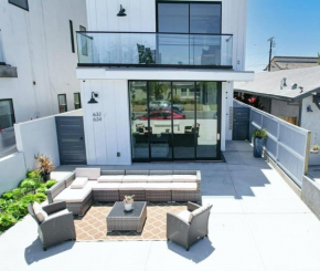 470A Modern Paradise - walk to beach- sleeps 10